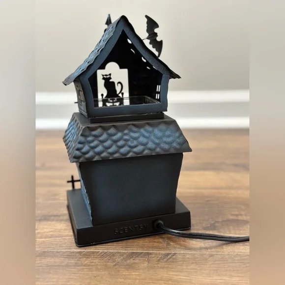 Haunting Good Time Scentsy Warmer - Picture 9 of 12